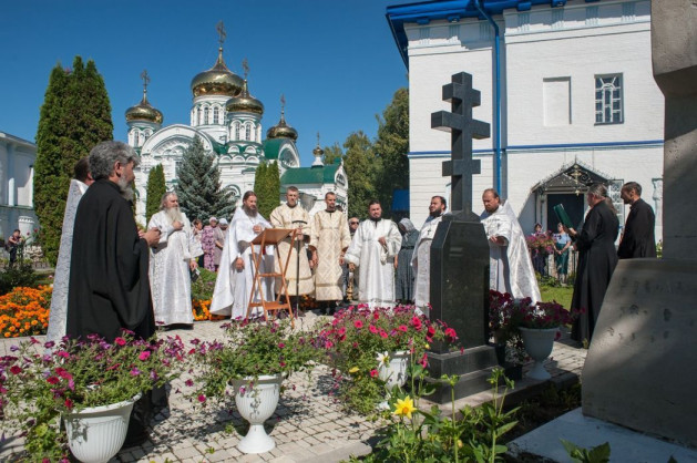 Панихида на могиле архимандрита Всеволода (Захарова)