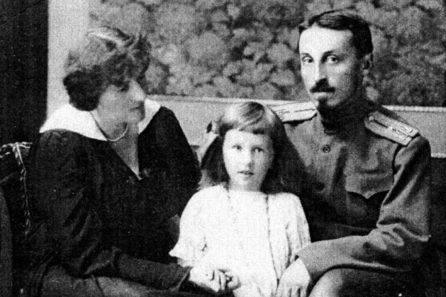 Б. К. Зайцев и В.А. Зайцева с дочерью Наташей